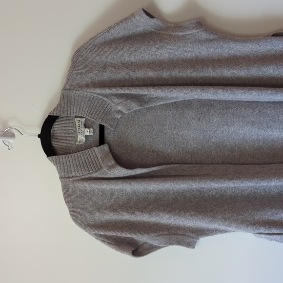 St. John Gray 100% Cashmere Cardigan Sweater Sleeveless Vest - Size Small - Picture 2 of 10